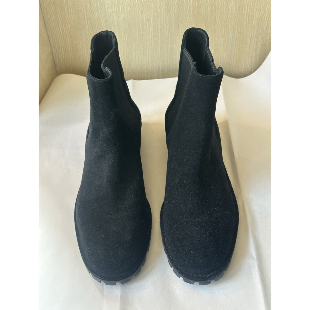 STUART WEITZMAN Black Suede Chelsea Ankle Boot Bootie 7.5 Lug Sole Classic Chic